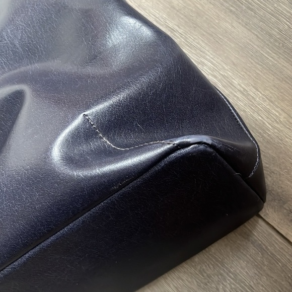 Matt & nat vintage satchel in navy with shoulder strap - Picture 7 of 15